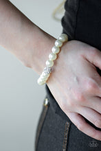 Load image into Gallery viewer, pearl bracelet